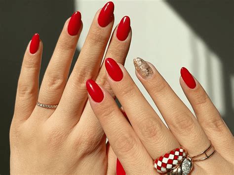 Gel Nails vs. Acrylic: We Asked Manicurists to Explain